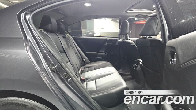 Honda Accord 2.0 Hybrid 9th 2017 — фото 11
