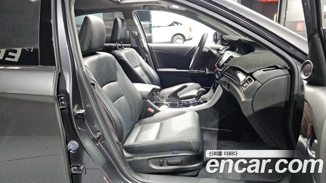 Honda Accord 2.0 Hybrid 9th 2017 — фото 12