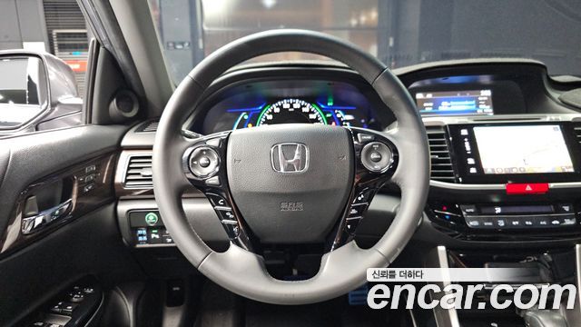Honda Accord 2.0 Hybrid 9th 2017 — фото 13