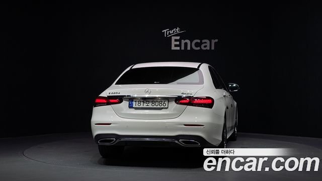 Mercedes-Benz E-Class (W213) E220d 4MATIC AMG Line 2023 — фото 4