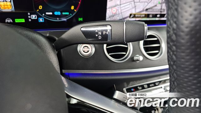 Mercedes-Benz E-Class (W213) E220d 4MATIC AMG Line 2023 — фото 9