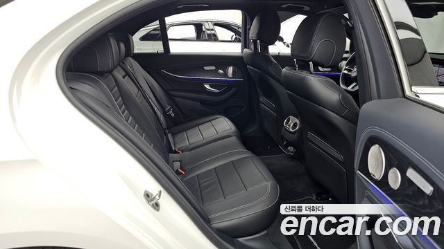 Mercedes-Benz E-Class (W213) E220d 4MATIC AMG Line 2023 — фото 12