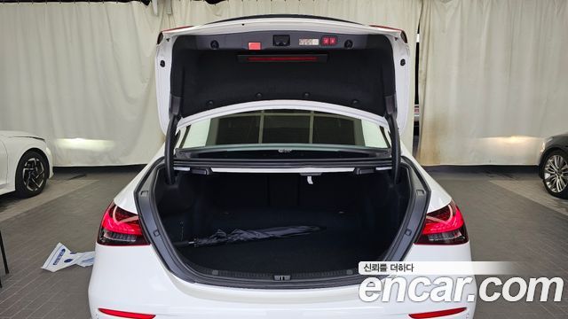 Mercedes-Benz E-Class (W213) E220d 4MATIC AMG Line 2023 — фото 20