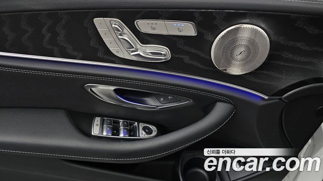 Mercedes-Benz E-Class (W213) E220d 4MATIC AMG Line 2023 — фото 31