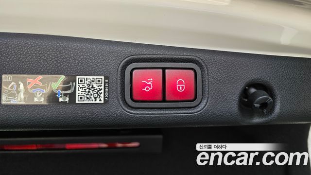 Mercedes-Benz E-Class (W213) E220d 4MATIC AMG Line 2023 — фото 32