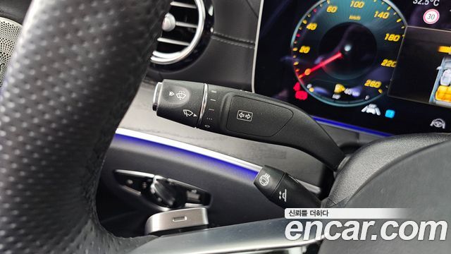 Mercedes-Benz E-Class (W213) E220d 4MATIC AMG Line 2023 — фото 34