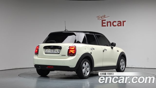 MINI Cooper 5Door Standard 3rd 2021 — фото 2