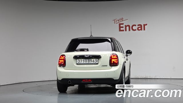 MINI Cooper 5Door Standard 3rd 2021 — фото 4