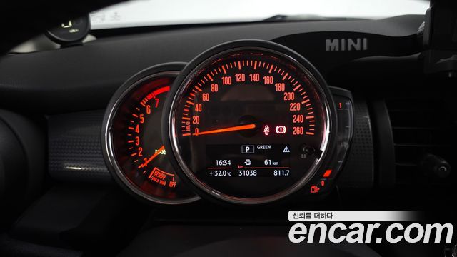 MINI Cooper 5Door Standard 3rd 2021 — фото 8