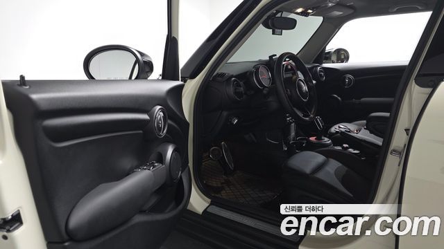 MINI Cooper 5Door Standard 3rd 2021 — фото 10
