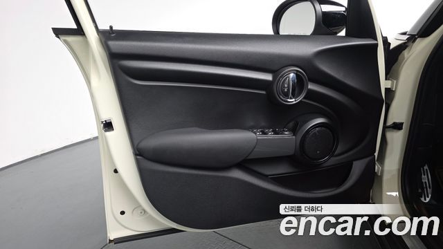 MINI Cooper 5Door Standard 3rd 2021 — фото 24