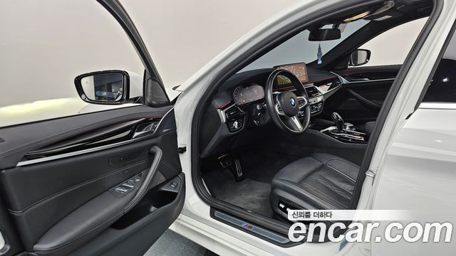 BMW 5 Series (G30) 530i xDrive M Sport Package 2023 — фото 10