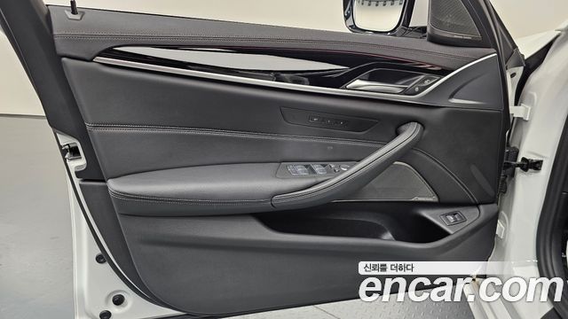 BMW 5 Series (G30) 530i xDrive M Sport Package 2023 — фото 24