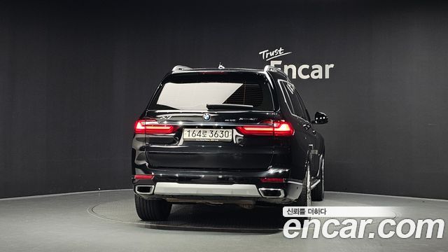 BMW X7 (G07) xDrive 40i Design Pure Excellence 7-Seater 2021 — фото 4