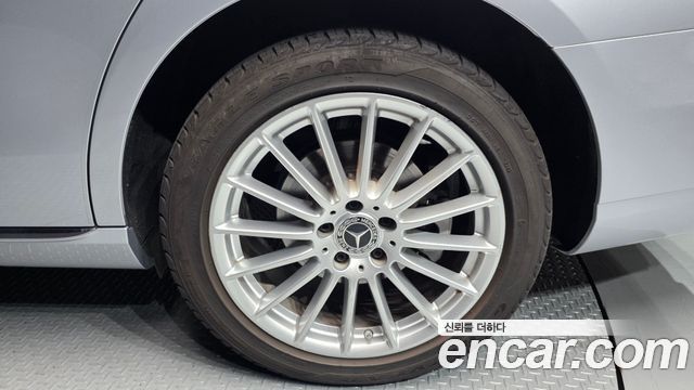 Mercedes-Benz E-Class (W213) E220d 4MATIC Exclusive 2021 — фото 27