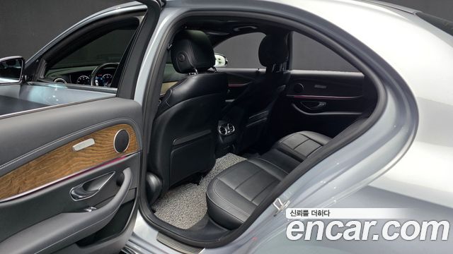 Mercedes-Benz E-Class (W213) E220d 4MATIC Exclusive 2021 — фото 32