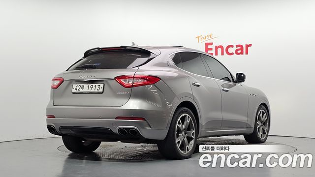 Maserati Levante 3.0 Diesel AWD Sport 2017 — фото 2