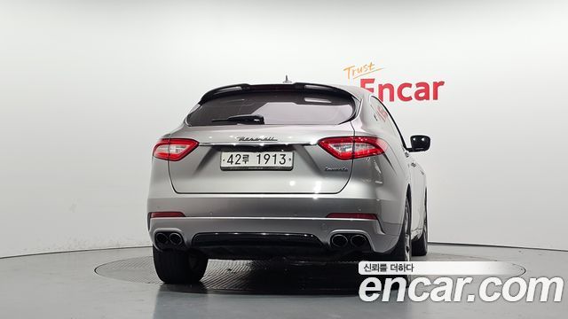 Maserati Levante 3.0 Diesel AWD Sport 2017 — фото 4