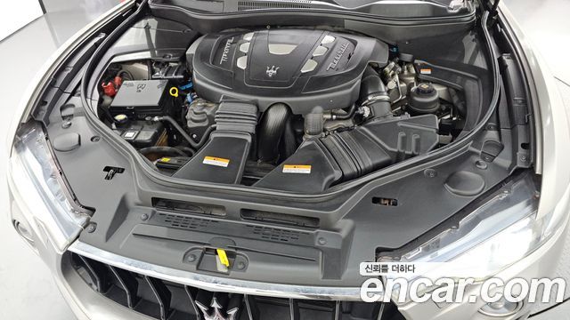 Maserati Levante 3.0 Diesel AWD Sport 2017 — фото 6