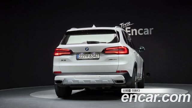 BMW X5 (G05) xDrive 45e xLine 2023 — фото 4