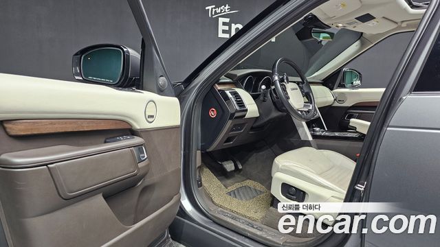 Land Rover Discovery 5 3.0 TD6 Launch Edition 2017 — фото 10