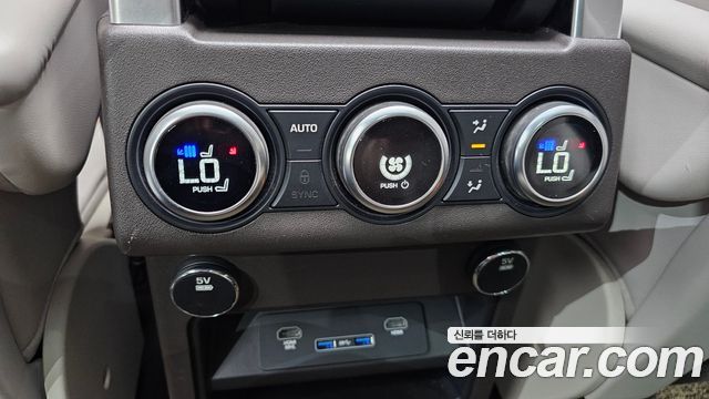 Land Rover Discovery 5 3.0 TD6 Launch Edition 2017 — фото 18