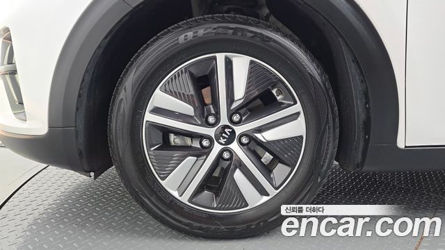 Kia Niro 1.6 HEV Noblesse Special 2020 — фото 5