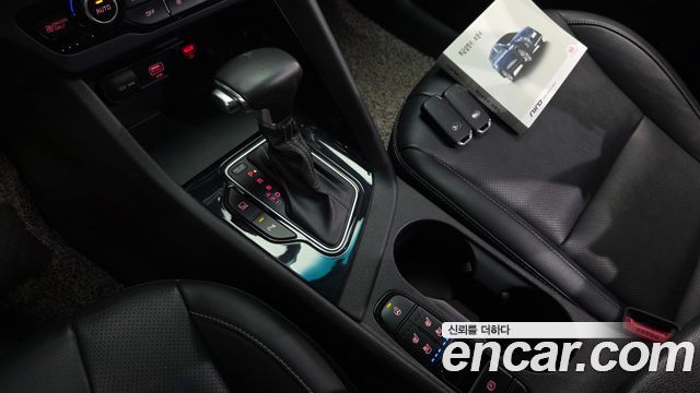 Kia Niro 1.6 HEV Noblesse Special 2020 — фото 9