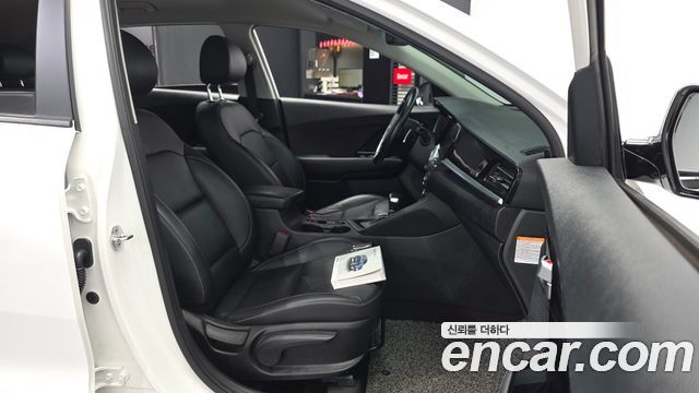 Kia Niro 1.6 HEV Noblesse Special 2020 — фото 11