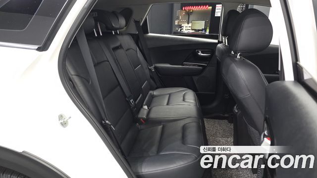 Kia Niro 1.6 HEV Noblesse Special 2020 — фото 12