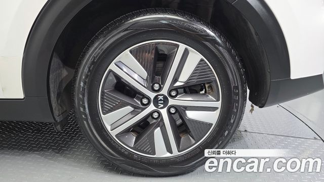 Kia Niro 1.6 HEV Noblesse Special 2020 — фото 21