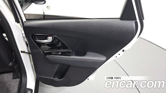 Kia Niro 1.6 HEV Noblesse Special 2020 — фото 25