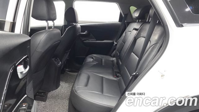 Kia Niro 1.6 HEV Noblesse Special 2020 — фото 26