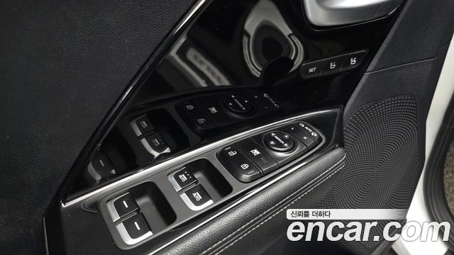 Kia Niro 1.6 HEV Noblesse Special 2020 — фото 30