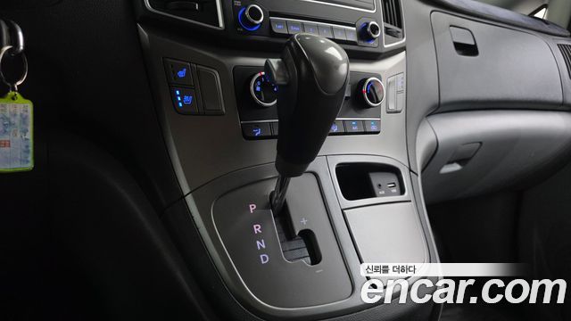 Hyundai Grand Starex Van 5-Seater Modern 2021 — фото 9