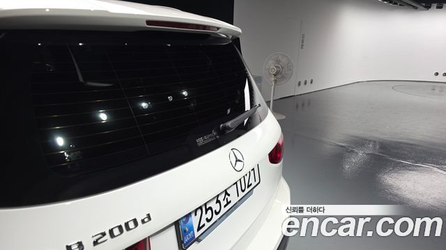 Mercedes-Benz GLB-Class (X247) GLB200 d 2024 — фото 43