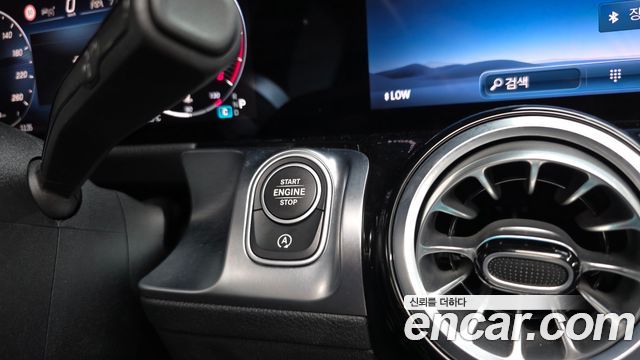 Mercedes-Benz GLB-Class (X247) GLB200 d 2024 — фото 44