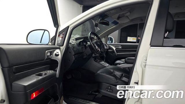 KG Mobility (SsangYong) Korando Turismo 4WD TX 9-seater 2018 — фото 10