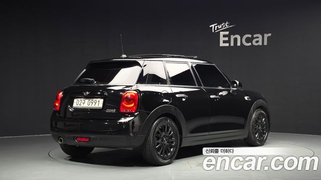 MINI Cooper 5Door Black Suit Edition 3rd 2016 — фото 2