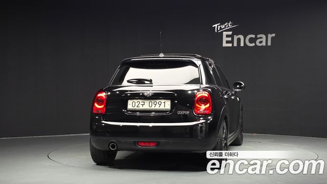 MINI Cooper 5Door Black Suit Edition 3rd 2016 — фото 4