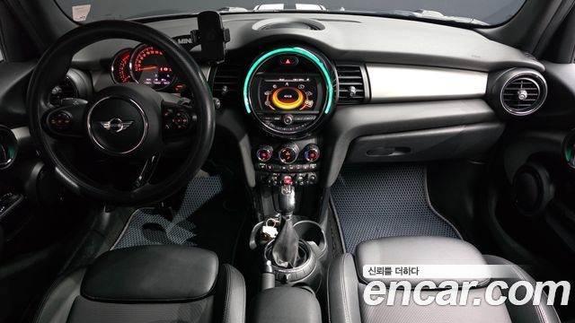 MINI Cooper 5Door Black Suit Edition 3rd 2016 — фото 7