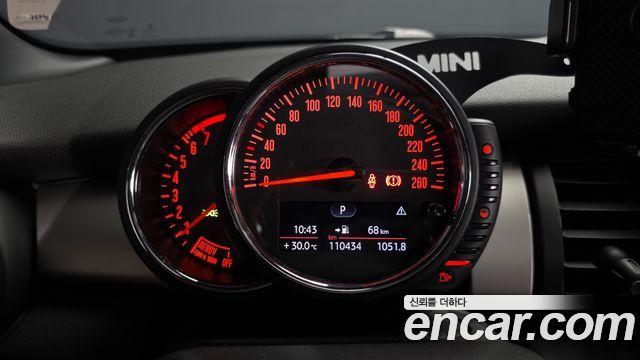 MINI Cooper 5Door Black Suit Edition 3rd 2016 — фото 8
