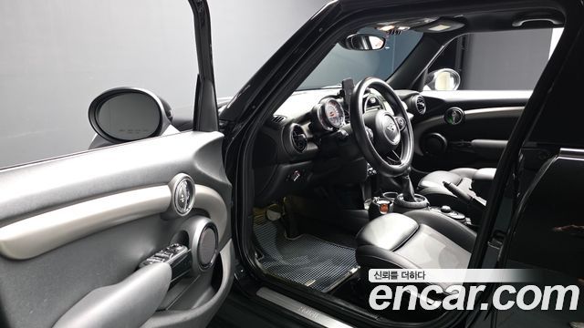 MINI Cooper 5Door Black Suit Edition 3rd 2016 — фото 10