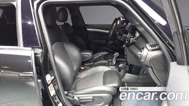 MINI Cooper 5Door Black Suit Edition 3rd 2016 — фото 15