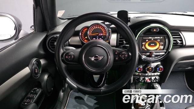 MINI Cooper 5Door Black Suit Edition 3rd 2016 — фото 17