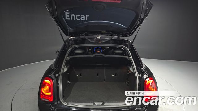 MINI Cooper 5Door Black Suit Edition 3rd 2016 — фото 24