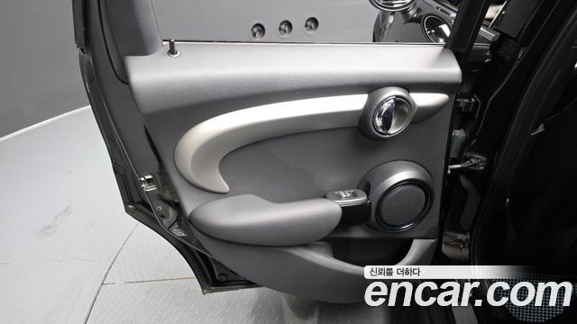 MINI Cooper 5Door Black Suit Edition 3rd 2016 — фото 31