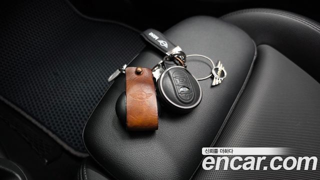 MINI Cooper 5Door Black Suit Edition 3rd 2016 — фото 33