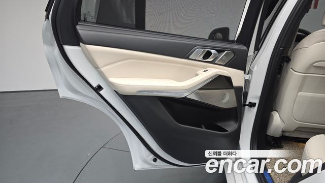 BMW X5 (G05) M50i 2022 — фото 25