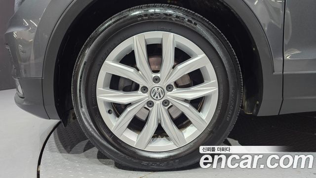Volkswagen Tiguan (II) 2.0 TDI Premium 2020 — фото 5
